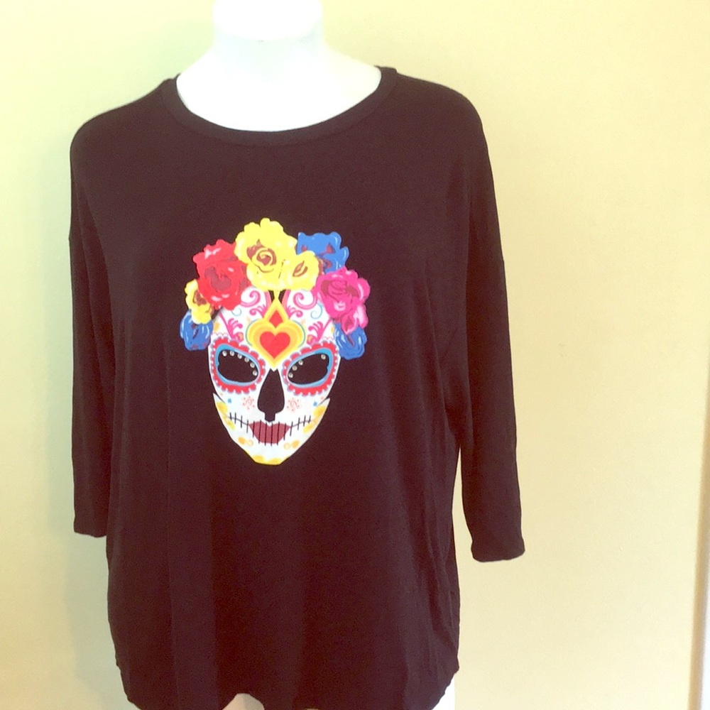 LOVE GRAPHIC HALLOWEEN TEE